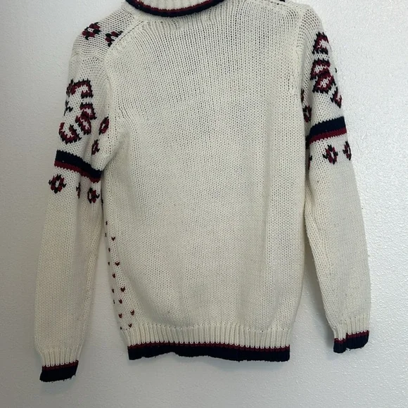 Classic Casuals Off White Sweater - Picture 5 of 6